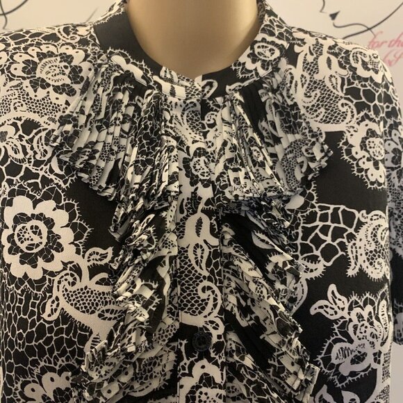 Karl Lagerfeld. Size XS. Knife Pleated Short Flounce Sleeves. Button Up. B84. - Picture 2 of 7